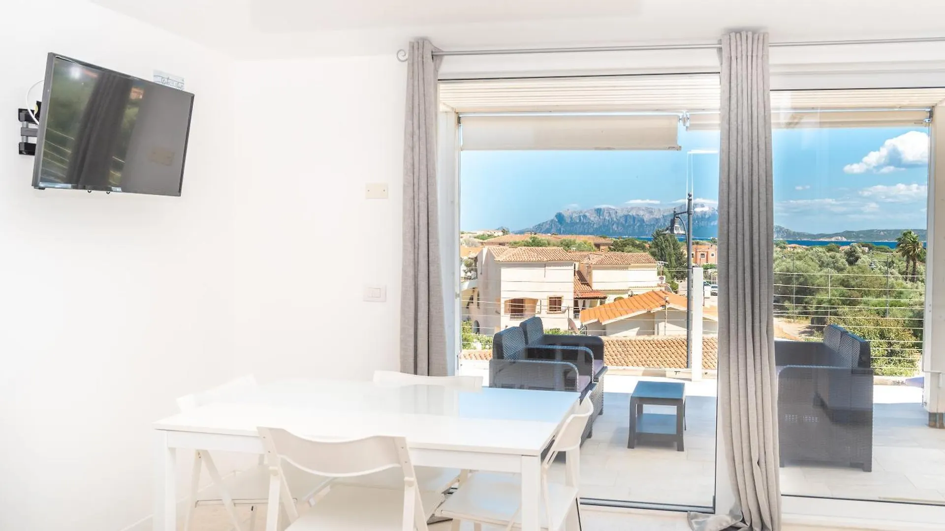 Modern Apartment With Swimming Pool And Parking! Olbia Italien